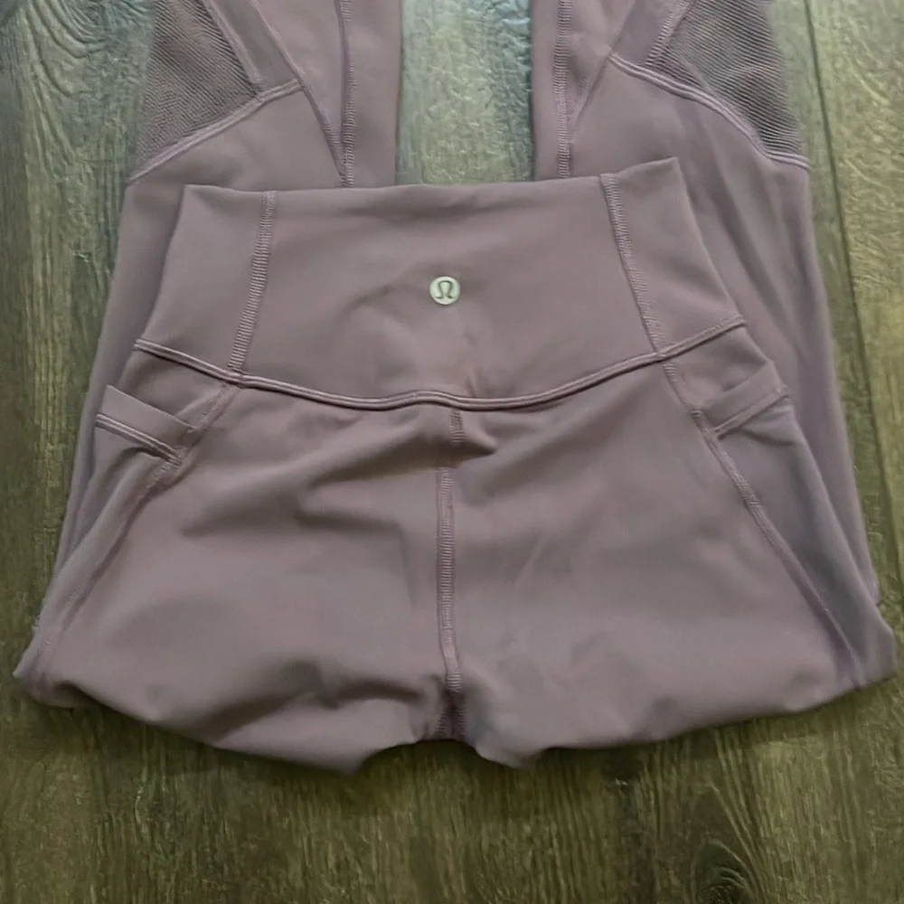Lululemon Women's Forget The Sweat Crop Smoked Mulberry Size 2 Stretch leggings - Picture 9 of 10